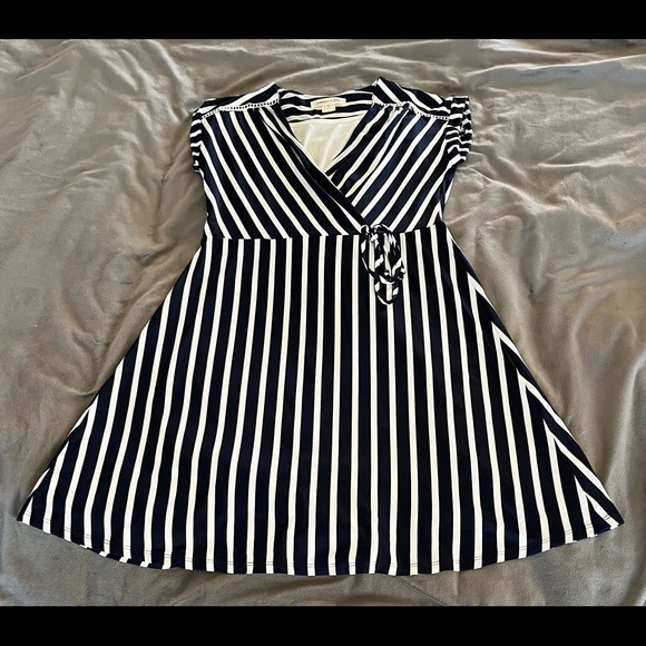 Girls cap sleeve dress Navy and White size 12 - Picture 1 of 1